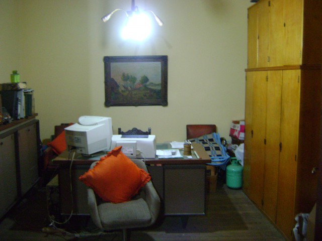1° Dormitorio o escritorio comunicado a hall y living