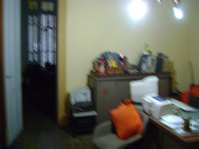 1° Dormitorio o escritorio comunicado a hall y living