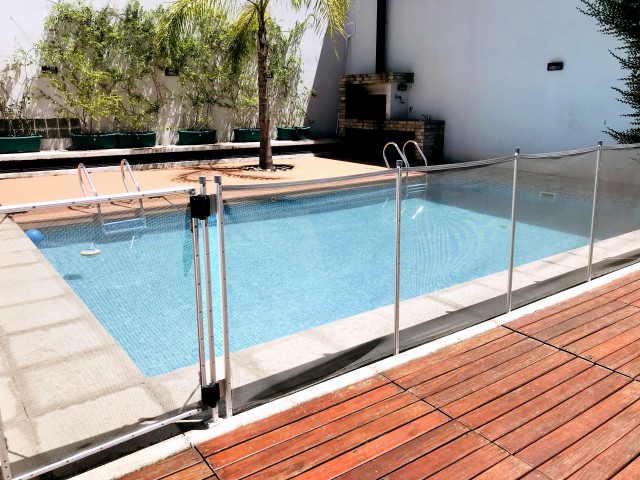PISCINA Y SOLARIUM DON DECK DE MADERA