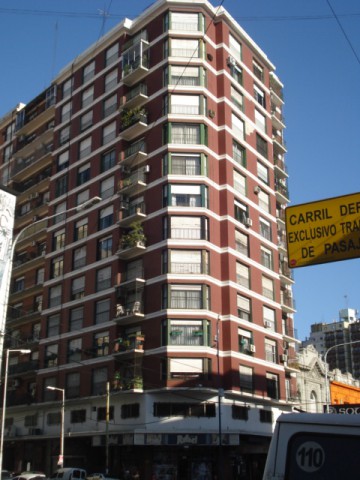 EDIFICIO PIAGGIO Y AV. MITRE