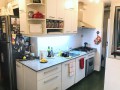 COCINA COMPLETAMENTE EQUIPADA CON HORNO WHIRPOOL, ANAFE Y SPAR ARISTON.