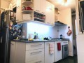 COCINA COMPLETAMENTE EQUIPADA CON HORNO WHIRPOOL, ANAFE Y SPAR ARISTON.