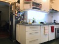 COCINA COMPLETAMENTE EQUIPADA CON HORNO WHIRPOOL, ANAFE Y SPAR ARISTON.