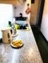 COCINA COMPLETAMENTE EQUIPADA CON HORNO WHIRPOOL, ANAFE Y SPAR ARISTON.